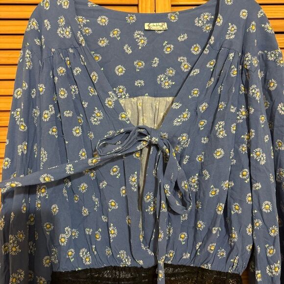 Free People Floral Tie Front Bodysuit size small - Picture 3 of 7